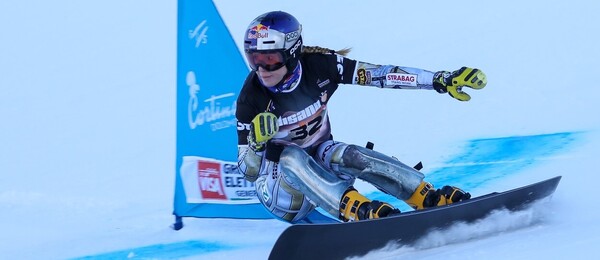 Snowboarding, Ester Ledecká při FIS Světovém poháru v paralelním slalomu v Cortině