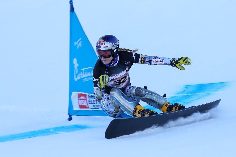 Snowboarding, Ester Ledecká při FIS Světovém poháru v paralelním slalomu v Cortině