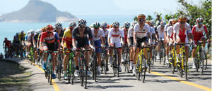 Cyklistika, peloton při závodu v silniční cyklistice  - Zdroj Leonard Zhukovsky, Shutterstock.com