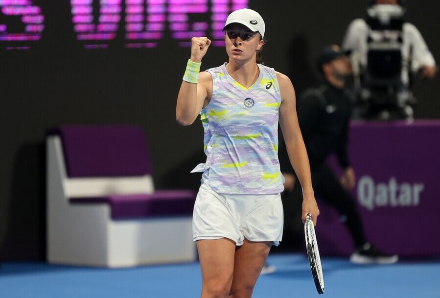 Tenis, WTA, Iga Swiatek při ženském turnaji v Dauhá - Doha, Katar