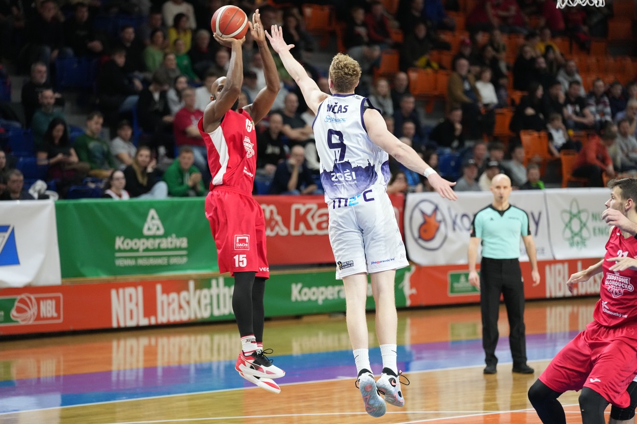 Basketbal, Kooperativa NBL, zápas mezi Brnem a Olomoucí