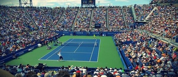 Tenis - stadion s tvrdým povrchem