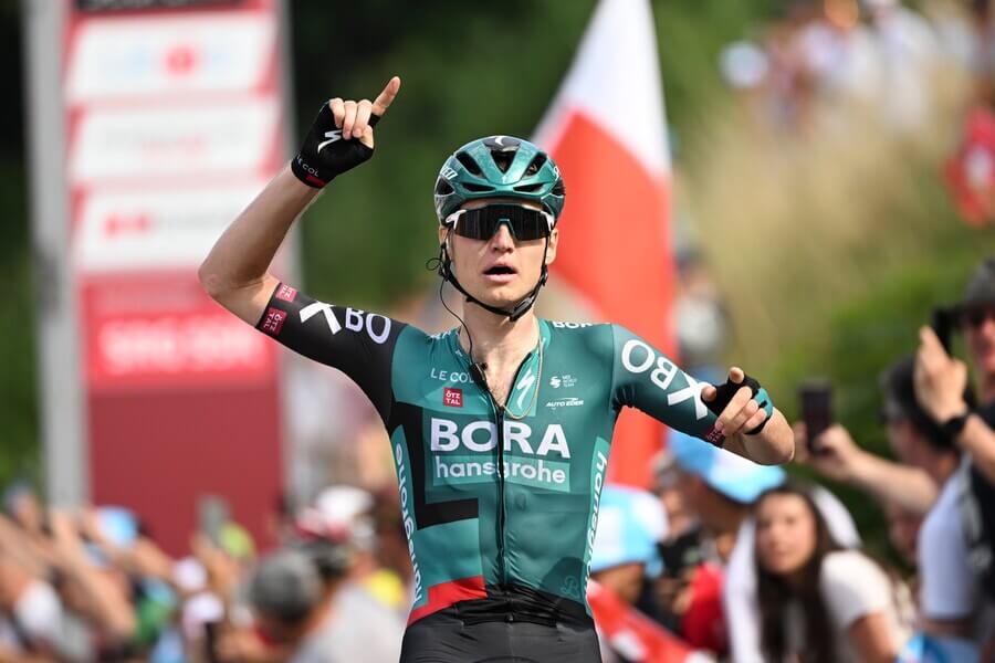 Cyklistika, UCI, ruský jezdec Aleksandr Vlasov v barvách BORA - hansgrohe při vítězné etapě na Tour de Suisse - Okolo Švýcarska