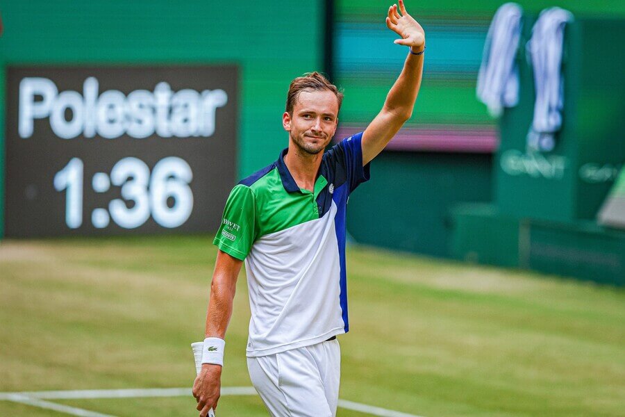 Tenis, ATP, Daniil Medvedev během turnaje na trávě v Halle, Německo - Terra Wortmann Open