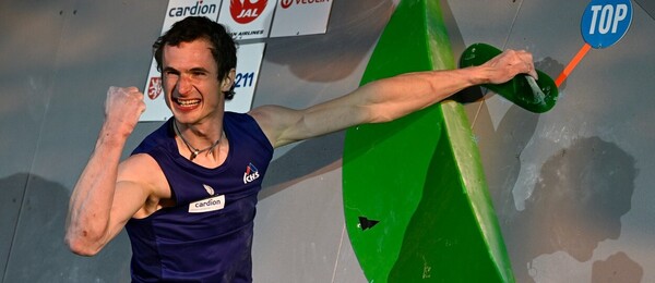 Sportovní lezení, Adam Ondra oslavuje dosažení topu při SP v boulderingu v Praze