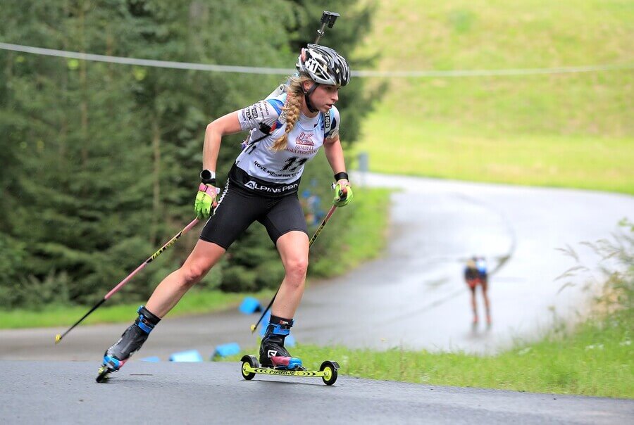 Biatlon, Markéta Davidová při letním biatlonu na kolečkových lyžích