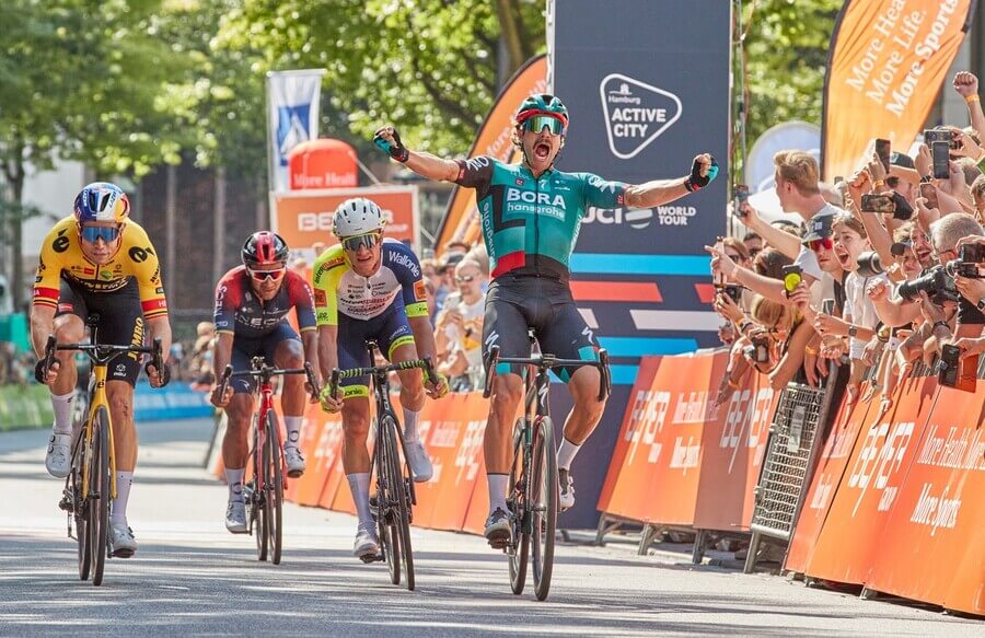 Cyklistika, UCI World Tour, Marco Haller vítězí na Cyclassics Hamburg 2022 před Wout Van Aertem a Quintenem Hermansem