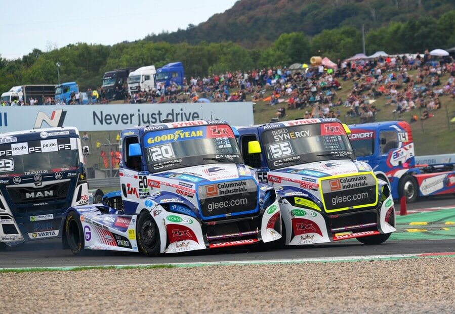 Motorsport, Mistrovství evopy tahačů - ETRC, Adam Lacko a Téo Calvet při souboji, závod v Mostě