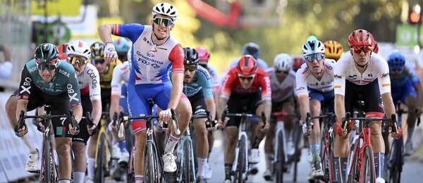 Cyklistika, UCI Pro Tour, Arnaud Démare se raduje po hromadném dojezdu závodu Paris - Tours