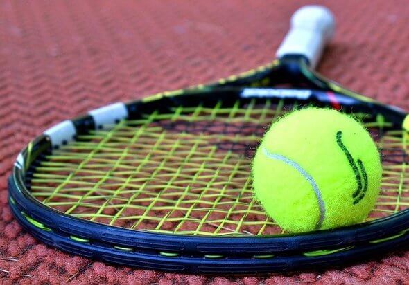 Tenis - raketa s míčkem - Pixabay