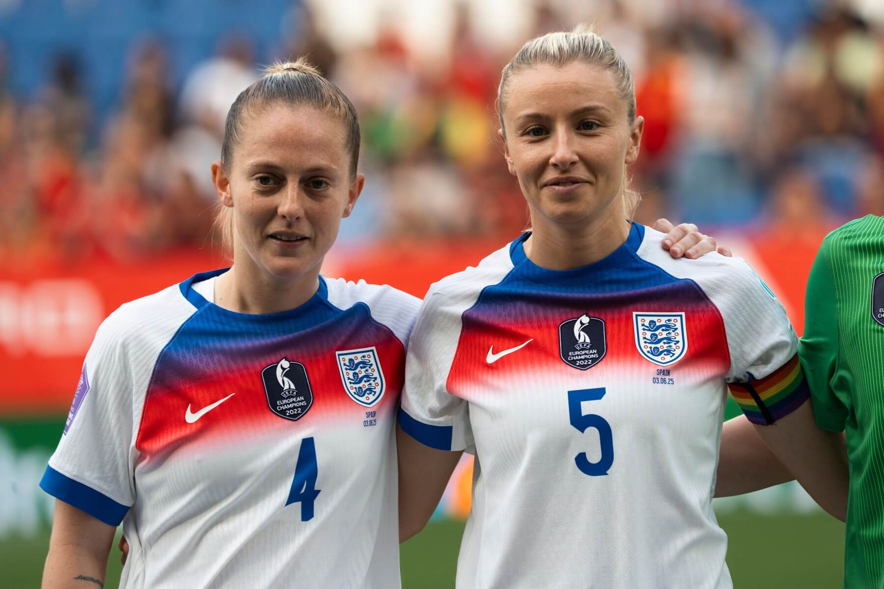 Angličanky budou obhajovat titul na ženském ME 2025. Na snímku Keira Walsh a Leah Williamson