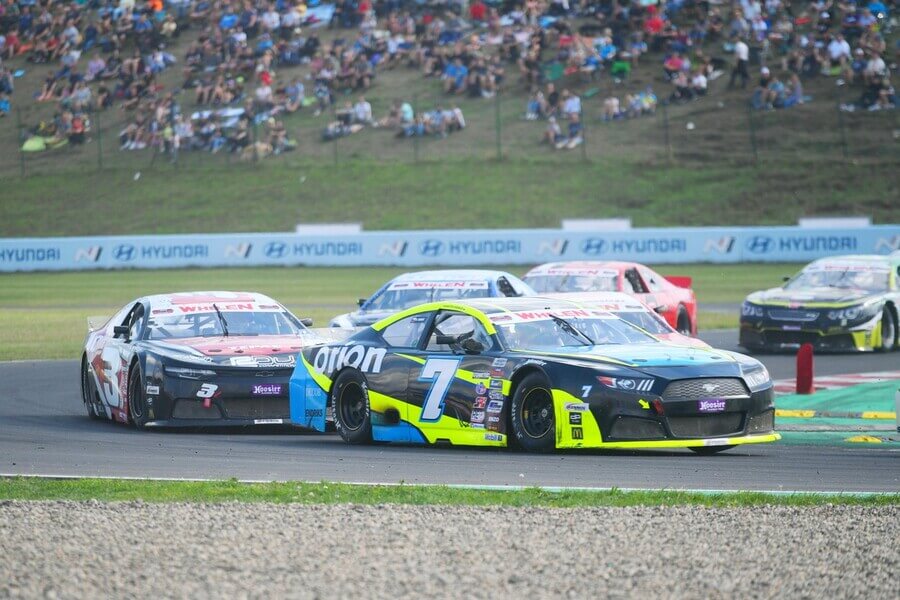 Motorsport, Evropská série NASCAR v Mostě, český závodník Martin Doubek (číslo 7)