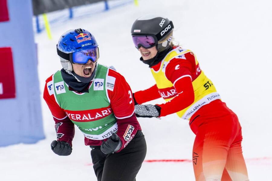 Snowboardcross, Eva Adamczyková (Samková) se raduje po vítězství, Svatý Mořic, Švýcarsko