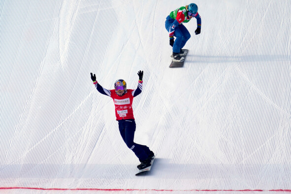 Snowboardcross, Eva Samková a Charlotte Bankes - Zdroj ČTK, AP, Mark Schiefelbein