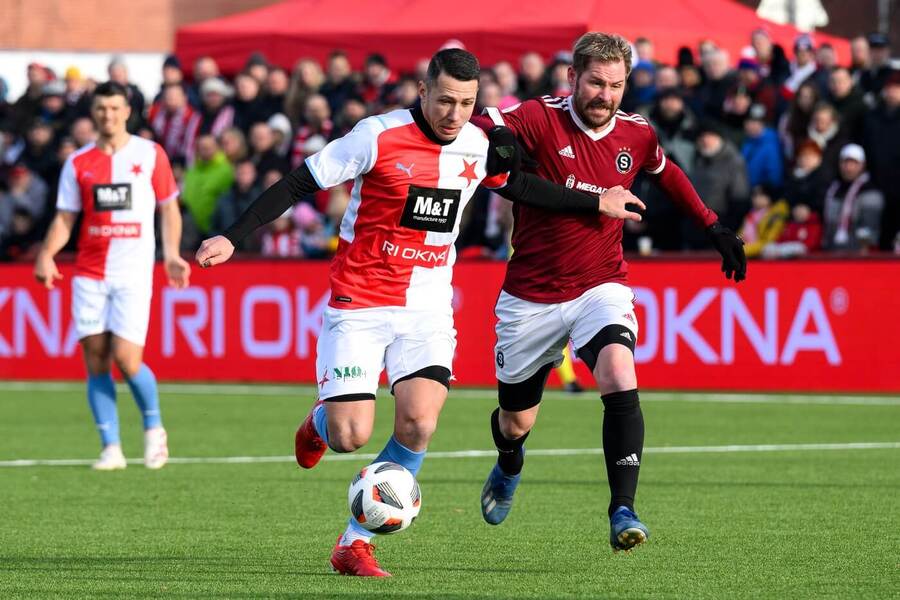 Marek Suchý a Tomáš Hübschman během Silvestrovského derby v roce 2023