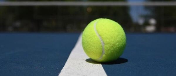 Tenis tvrdý povrch (ilustrační obrázek)