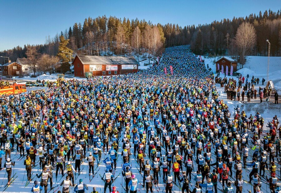 Dálkové běhy na lyžích Ski Classics, start závodu Vasaloppet - Vasova běhu ve Švédsku