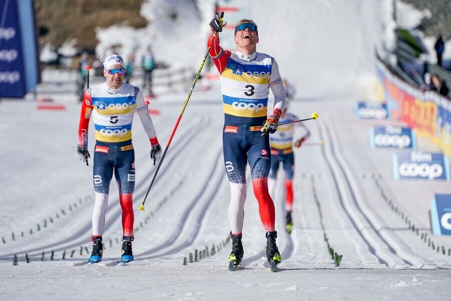 Běh na lyžích, FIS Světový pohár v Oslu, Martin Nyenget vítězí v závodě na 50 km před Sjur Roethem