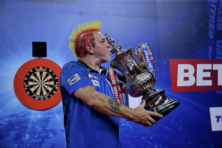 Šipky, PDC, Peter Wright s trofejí pro vítěze na World Matchplay Darts