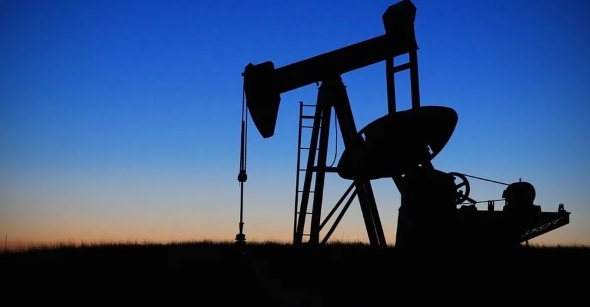 Jak se bude vyvíjet cena za barel ropy?