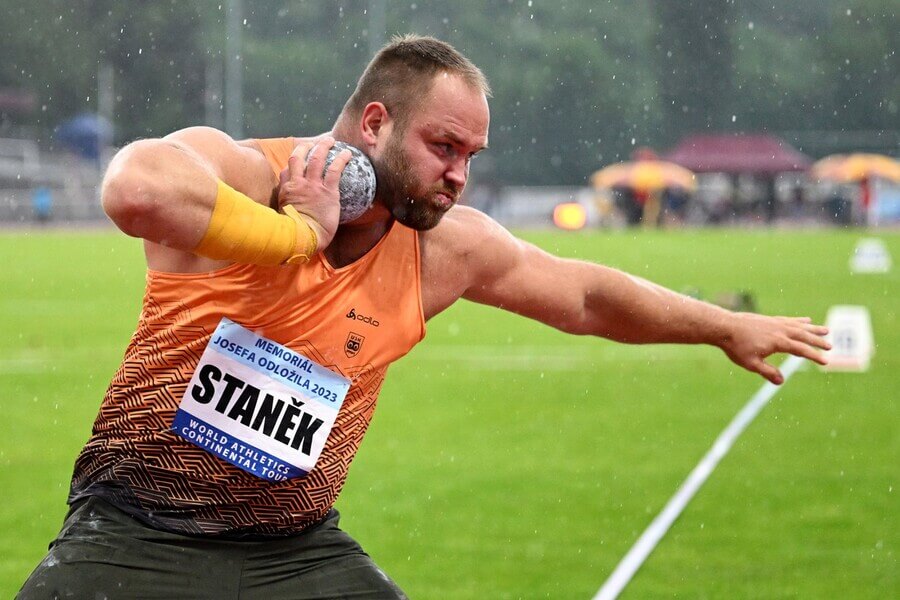 Atletika, koulař Tomáš Staněk při Memoriálu Josefa Odložila