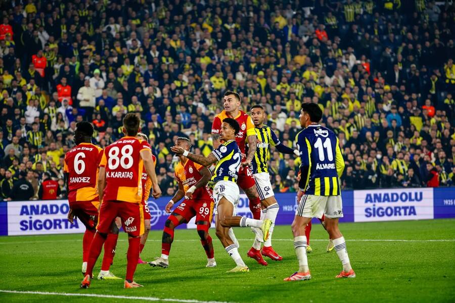 Interkontinentální derby Fenerbahçe vs. Galatasaray patří k&nbsp;ozdobám turecké Süper Lig