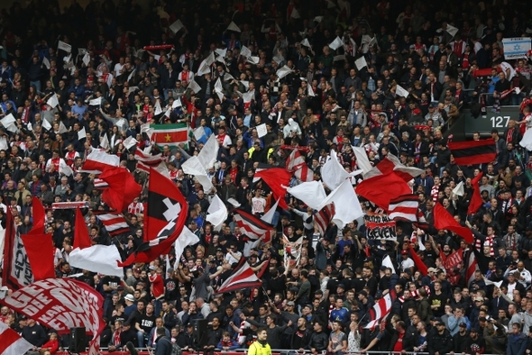 Fotbal, Eredivisie, fanoušci Ajaxu Amsterdam - Zdroj ČTK,AP,Peter Dejong