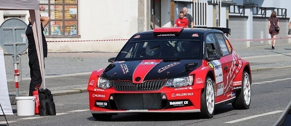 Rally, červená Škoda Fabia R5 - Zdroj Miroslav Milda, Shutterstock.com