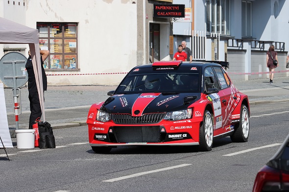 Rally, červená Škoda Fabia R5 - Zdroj Miroslav Milda, Shutterstock.com