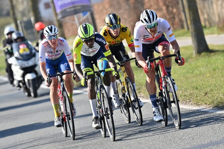 Cyklistika, UCI World Tour, klasika Gent-Wevelgem, Biniam Girmay, Dries Van Gestel, Christophe Laporte a Jasper Stuyven v úniku