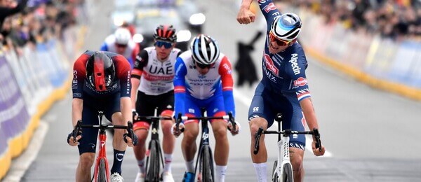 Mathieu van der Poel v roce 2022 podruhé v kariéře vyhrál cyklistický závod Kolem Flander