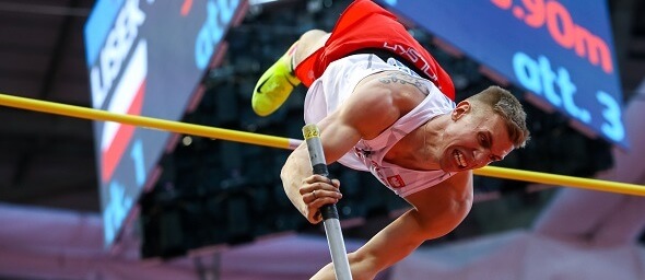 Atletika, skok o tyči, Piotr Lisek - Zdroj  Aleksandar Kamasi, Shutterstock.com