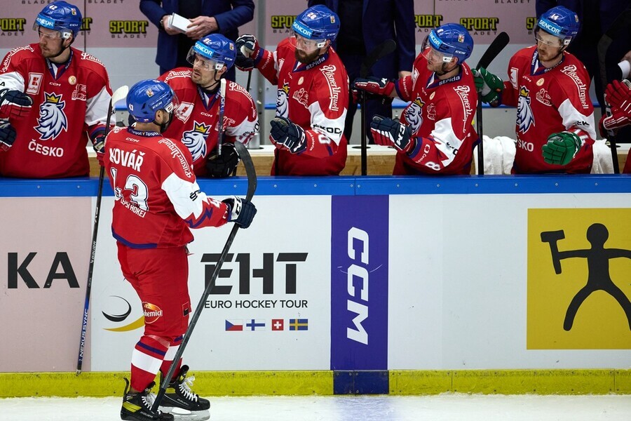 Česká hokejová reprezentace oslavuje gól v zápase Euro Hockey Tour - České hokejové hry - Czech Hockey Games - informace, program, výsledky, tabulka a online livestream