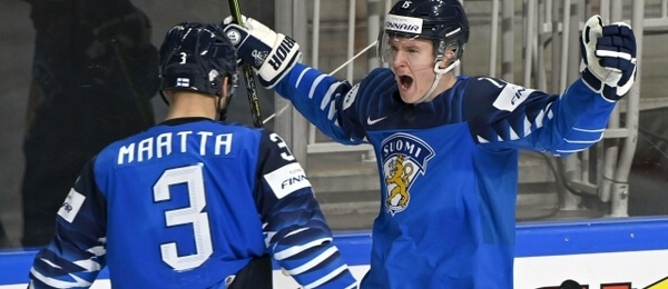 Hokej, Finsko, Olli Määttä a Anton Lundell, MS 2021 - Zdroj ČTK, imago sportfotodienst, Jussi Nukari via www.imago-imagesde