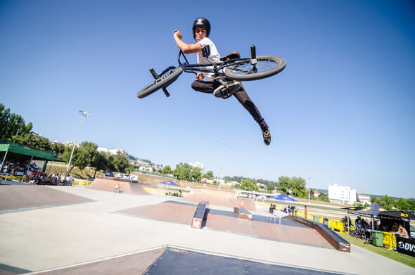 BMX freestyle, park - Zdroj homydesign, Shutterstock.com