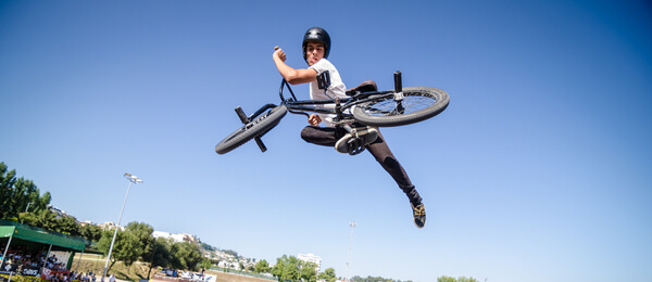 BMX freestyle, park - Zdroj homydesign, Shutterstock.com