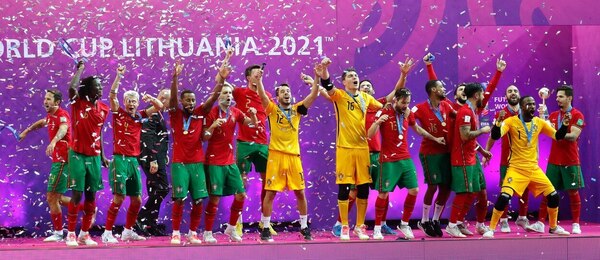 Futsalisté Portugalska se v roce 2021 radují z triumfu na mistrovství světa