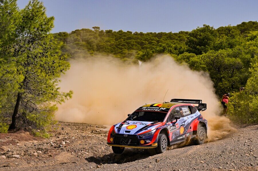 Rally, WRC Řecko, Thierry Neuville se svým Hyundai během Acropolis Rally Greece