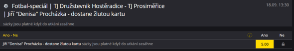 Jiří Procházka obdrží v dresu Hostěradic žlutou kartu