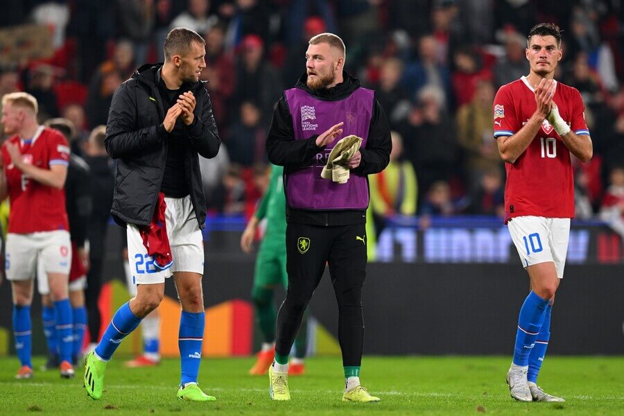 Tomáš Souček, Jindřich Staněk a Patrik Schick po zápase s Portugalskem