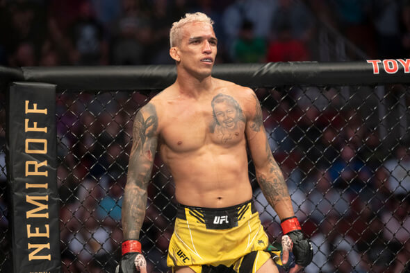 Charles Oliveira se utká s Dustinem Poirierem na UFC 269