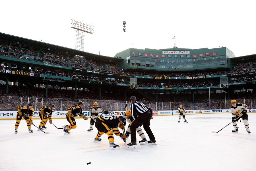 Vhazování během NHL Winter Classic, novoročního utkání National Hockey League pod širým nebem