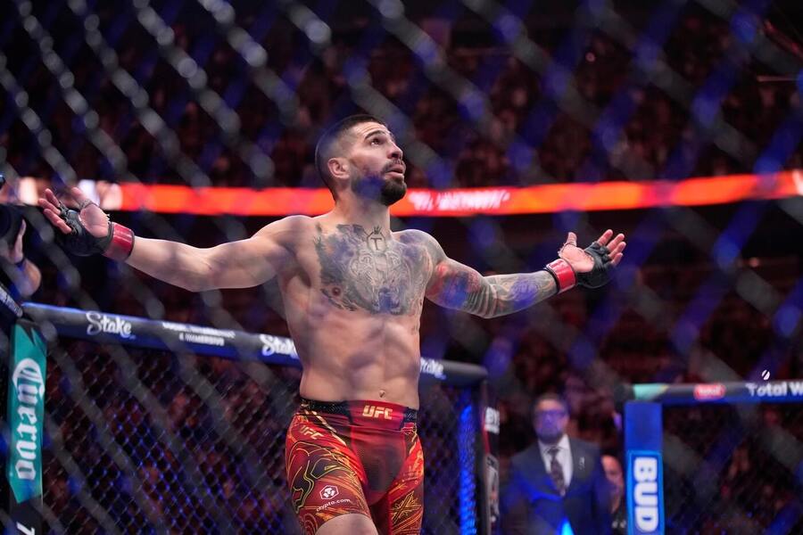 Zápasník UFC Ilia Topuria