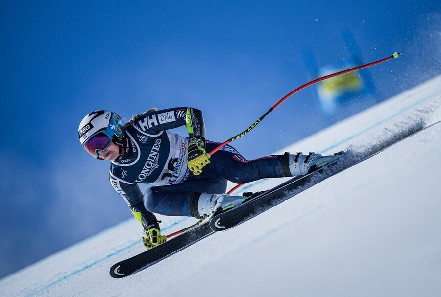 Alpské lyžování, FIS, norská závodnice Ragnhild Mowinckel při Super G
