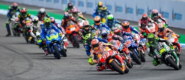 MotoGP, jezdci během závodu - Zdroj mooinblack, Shutterstock.com