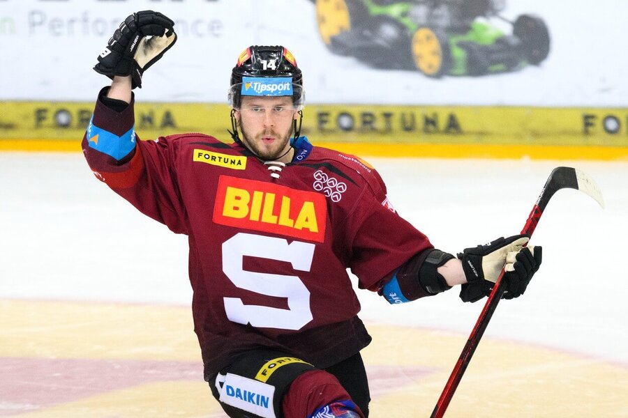 Hokejista Filip Chlapík v dresu HC Sparta Praha, kam se před sezonou TELH 2023-24 vrací