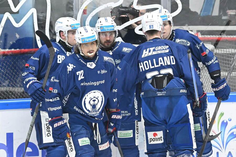 Hráčí Komety Brno se radují z gólu