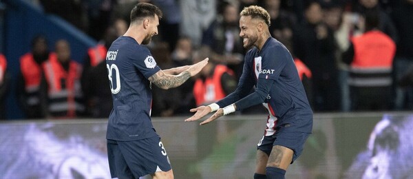 Lionel Messi a Neymar slaví gól PSG - Profimedia