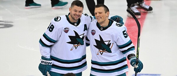 NHL v Praze - Tomáš Hertl a Radim Šimek, sledujte zápas NHL San Jose Sharks vs Nashville Predators živě v online live streamu zdarma - Profimedia