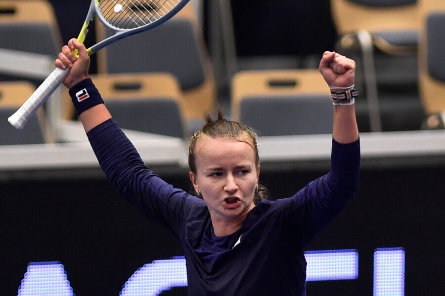 Česká tenistka Barbora Krejčíková se raduje z postupu do semifinále WTA Ostrava Open 2022, kde se dnes utká s Rybakinou - sledujte semifinále živě v live streamu online - Profimedia